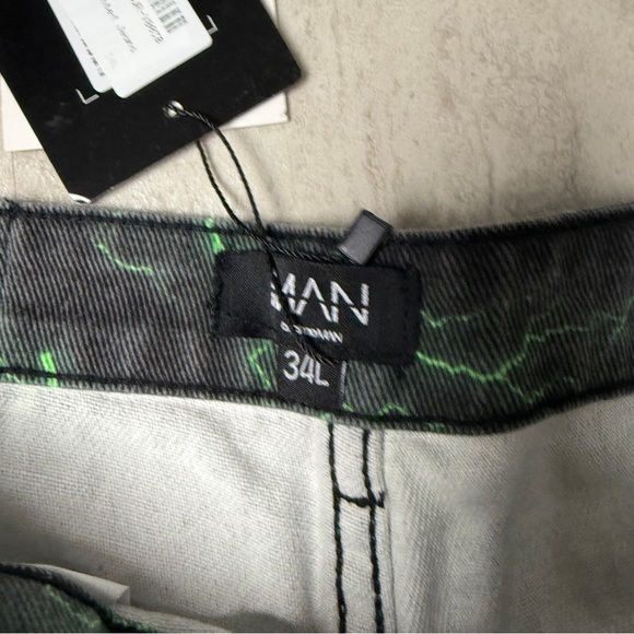 Boohoo Man jeans green lightning print jeans relaxed fit - Picture 6 of 11